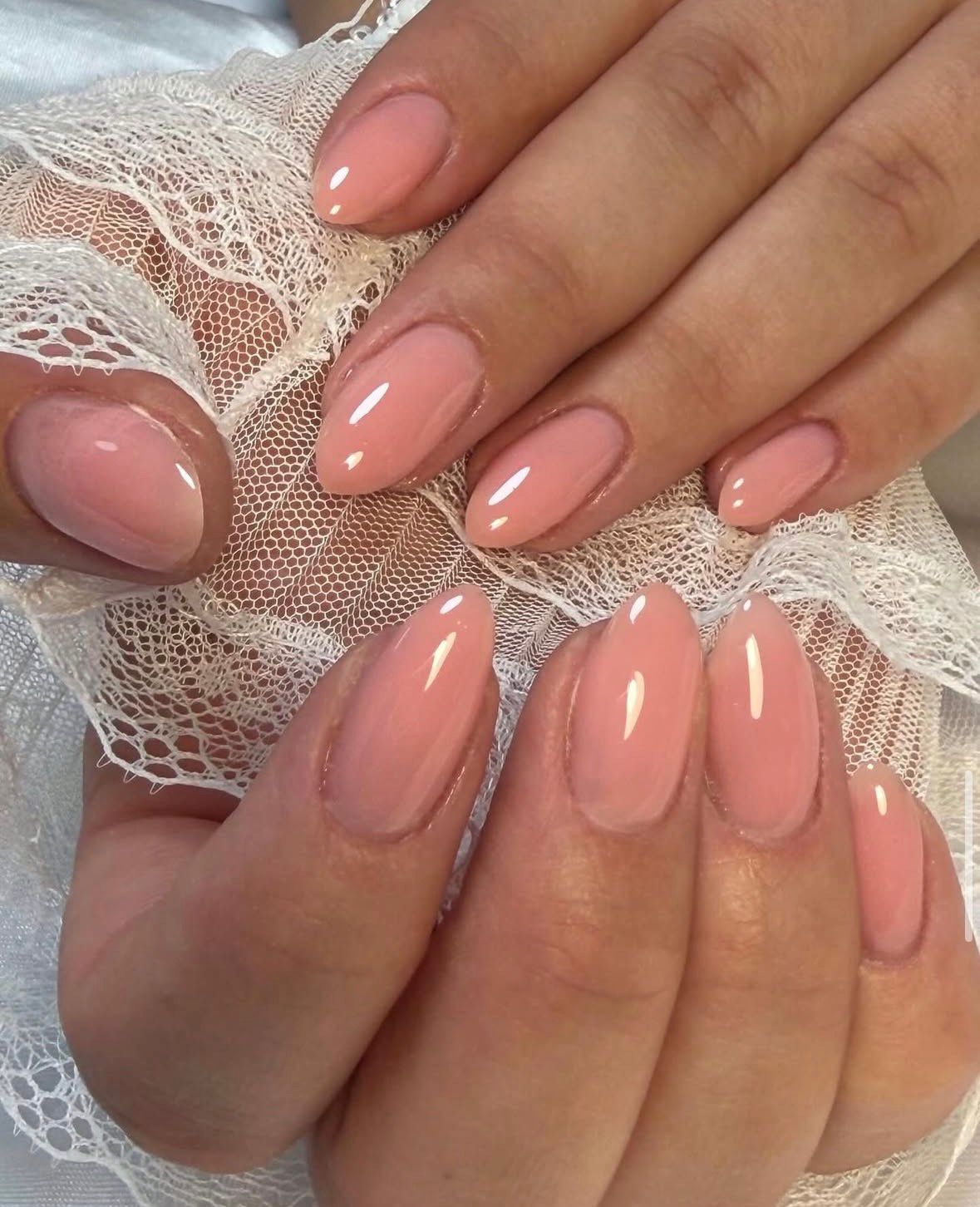 מניקור לק ג'ל בגוון ורוד עדין