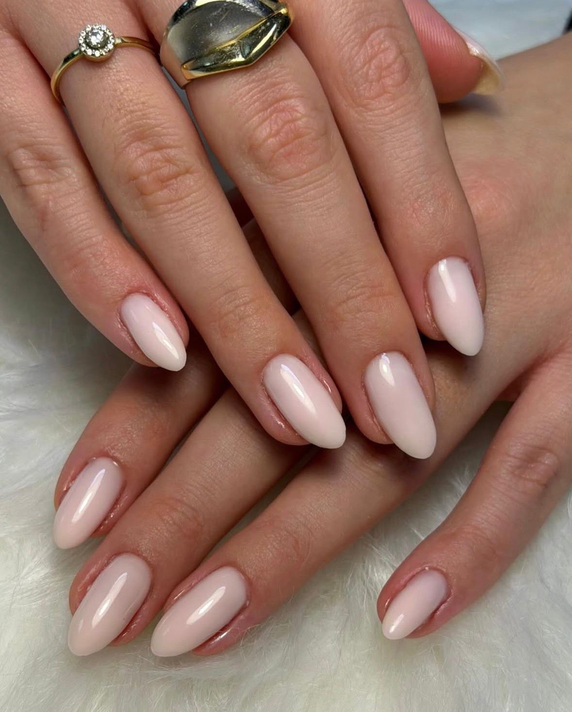 מניקור קלאסי בגוון ורוד בהיר