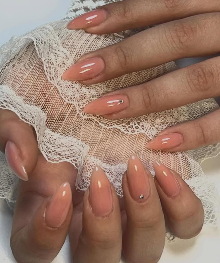 מניקור בגוון אפרסק עדין